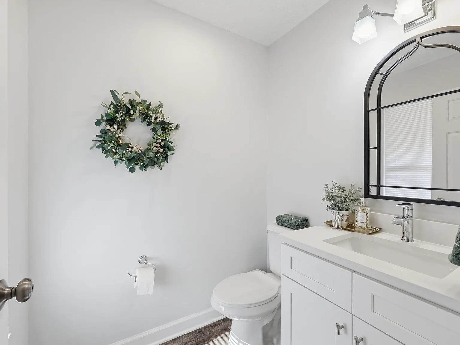 2 bed, 1.5 bath, 1324 sqft, $1,900 — Photo 4
