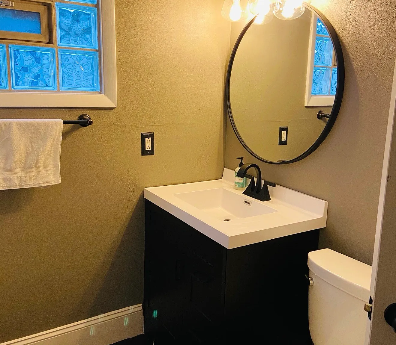 4 bed, 2300 sqft, $2,850 — Photo 3