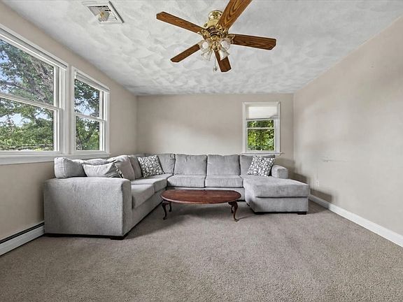 4th image of 52 Boyle Rd