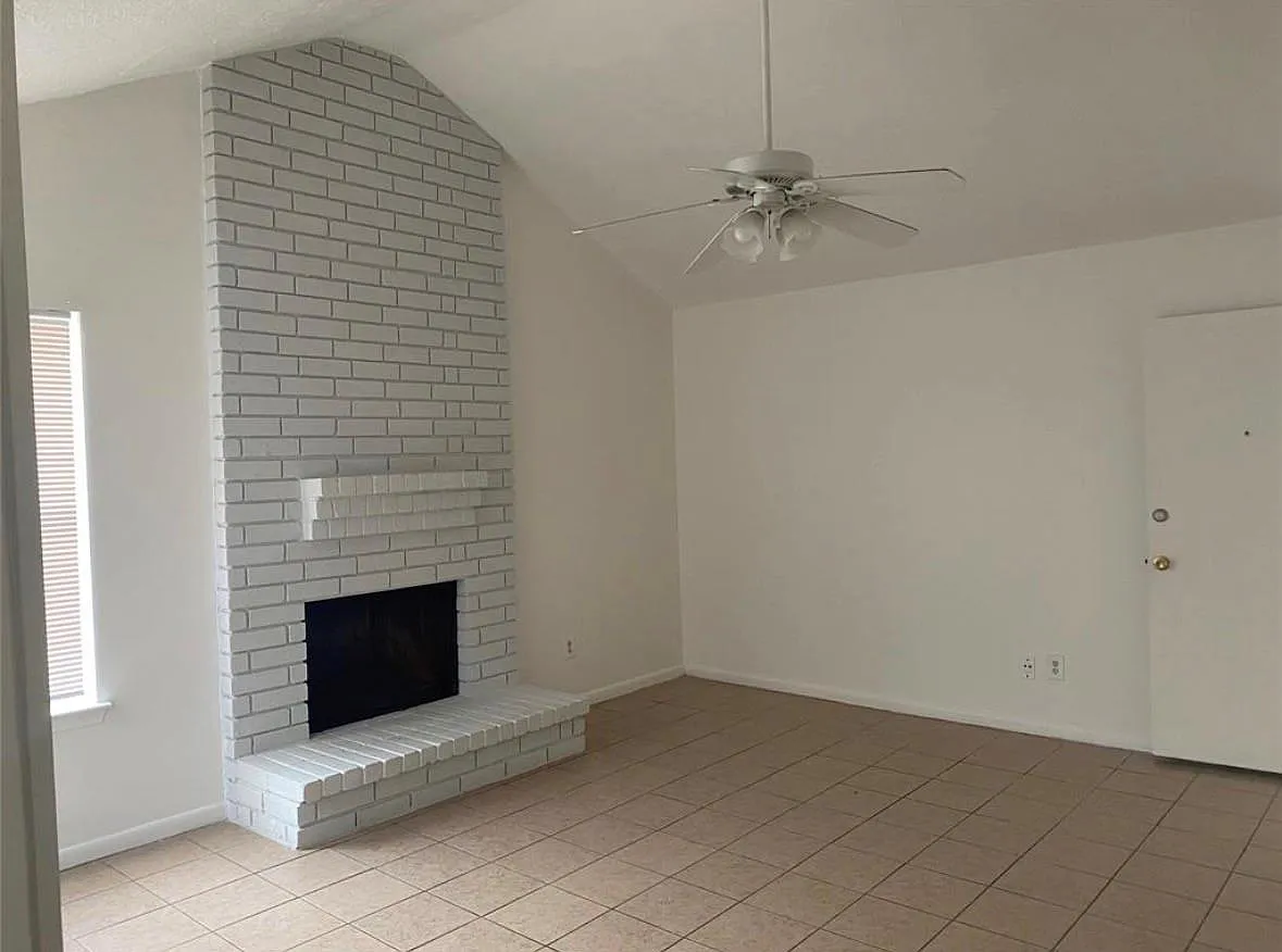 3 bed, 2.0 bath, 971 sqft, $1,530 — Photo 3