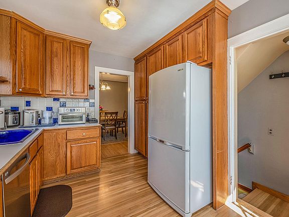 5th image of 1548 Hall St SE