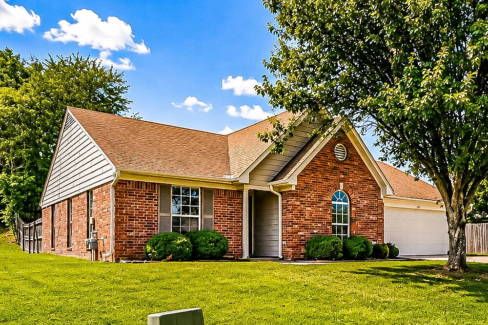 3 bed, 2.0 bath, 1634 sqft, $1,890 — Photo 3
