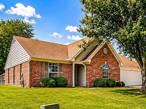 3rd image of 1883 Crescent Ln