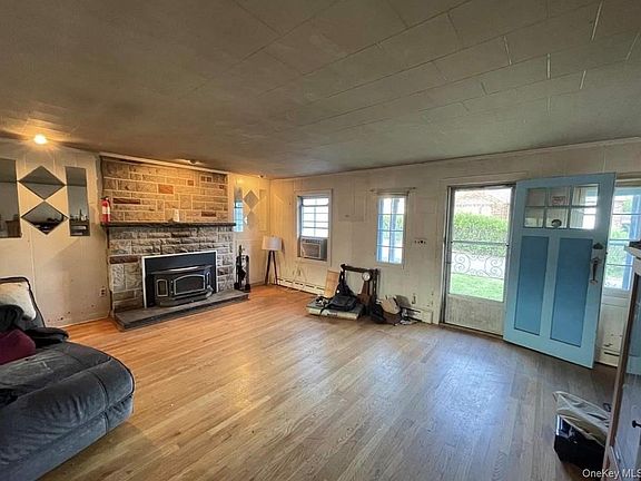 4th image of 29 Saugerties Manor Road