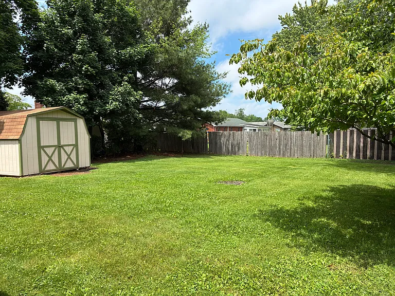 211 Lincoln Dr — Photo 10