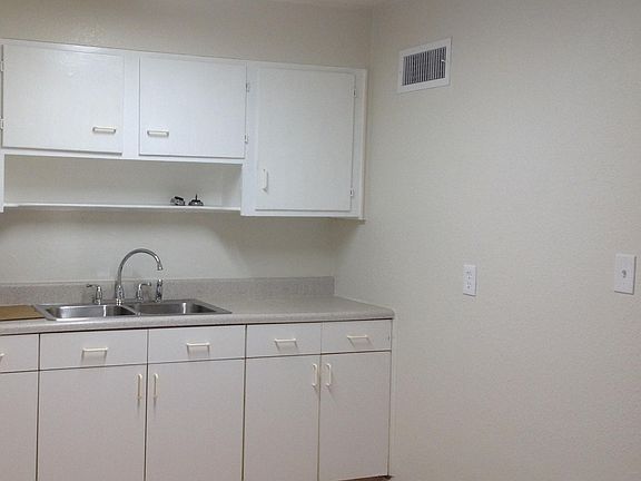 5th image of 615 White St