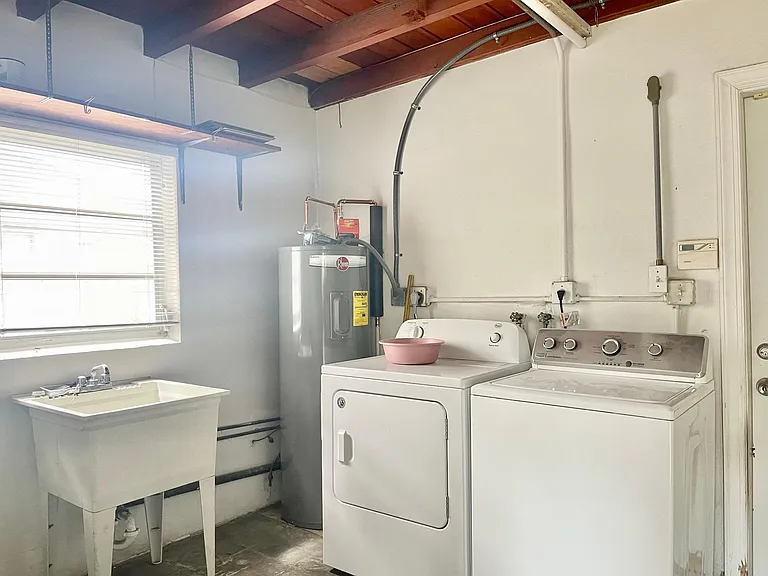 5630 Hollywood Blvd — Photo 19
