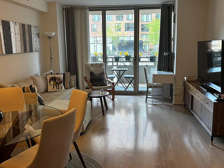 4801 Fairmont Ave #313 — Photo 4