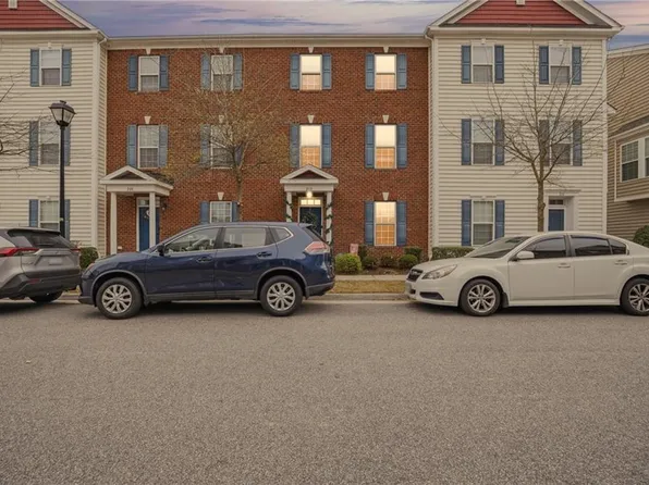 212 Breccia Ln, Virginia Beach, VA 23462