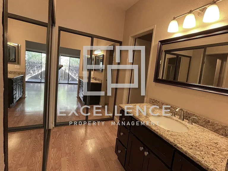 1336 Greenwich Ct — Photo 6