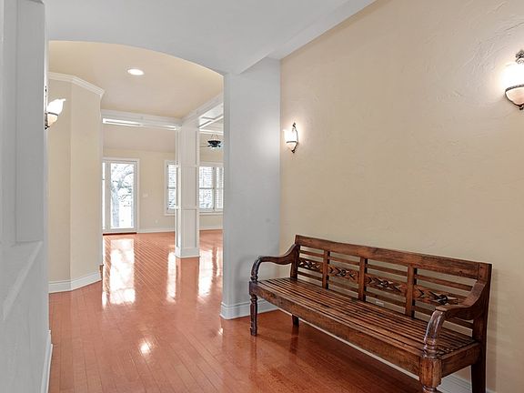 3rd image of 120 W Creekview Dr