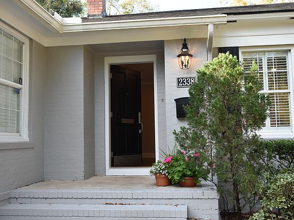 3rd image of 2338 Broadmoor Ln