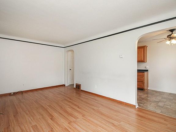 3rd image of 2224 Grovewood Ave