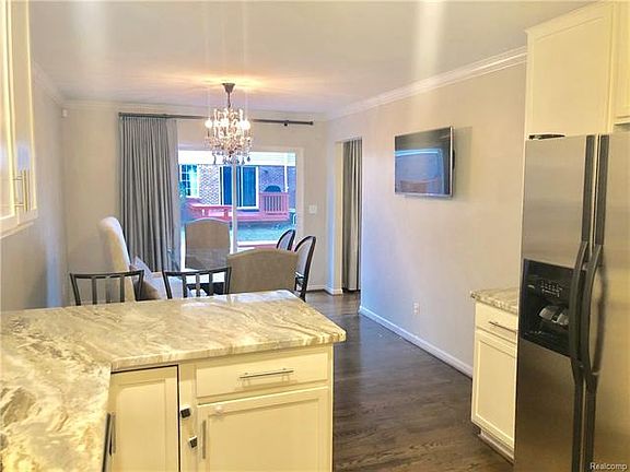 5th image of 517 James Cir #1