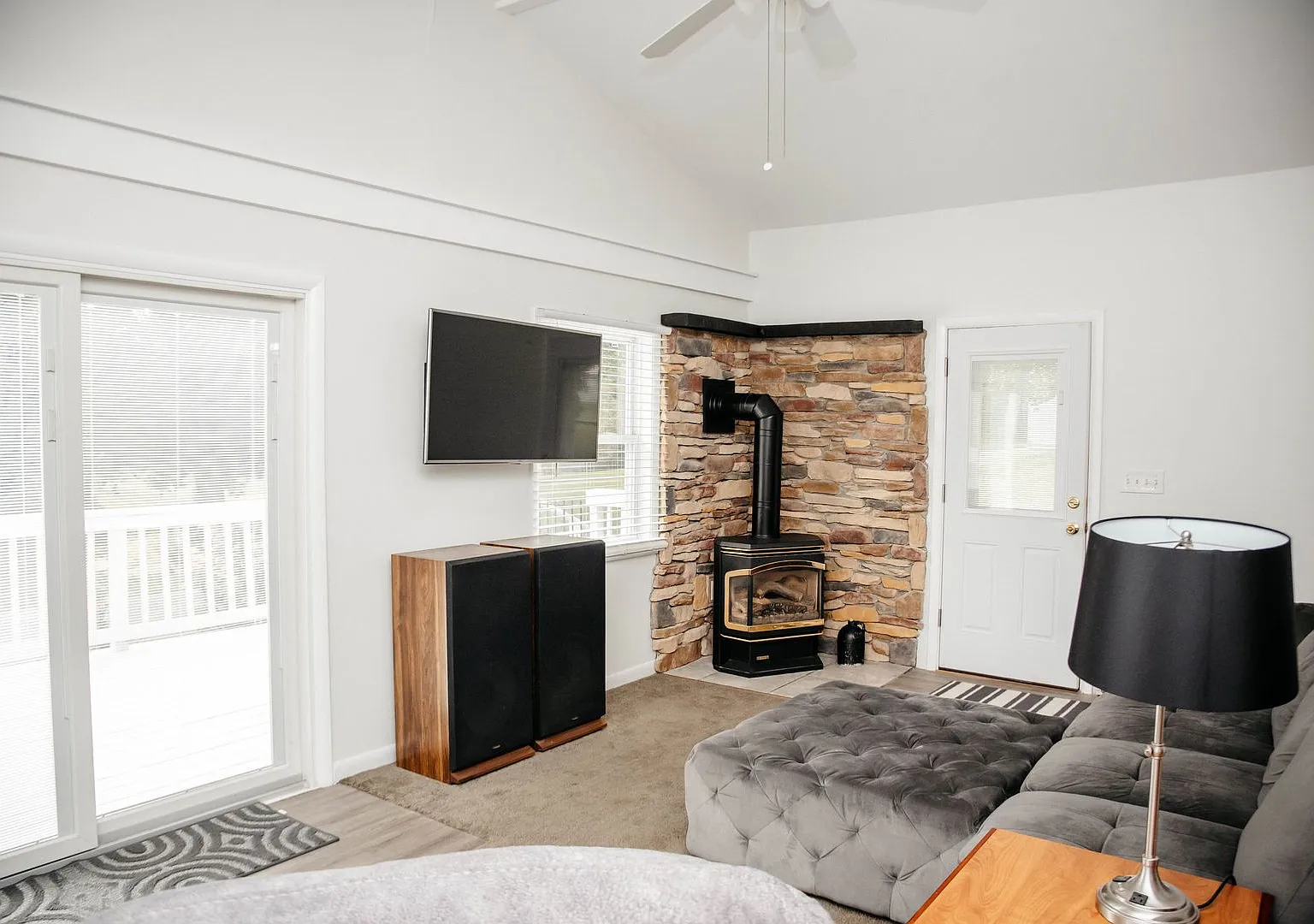 Fully Furnished Single Family Home - Internet And Basic Cable Included - 5% Military Or Student D... — Photo 4