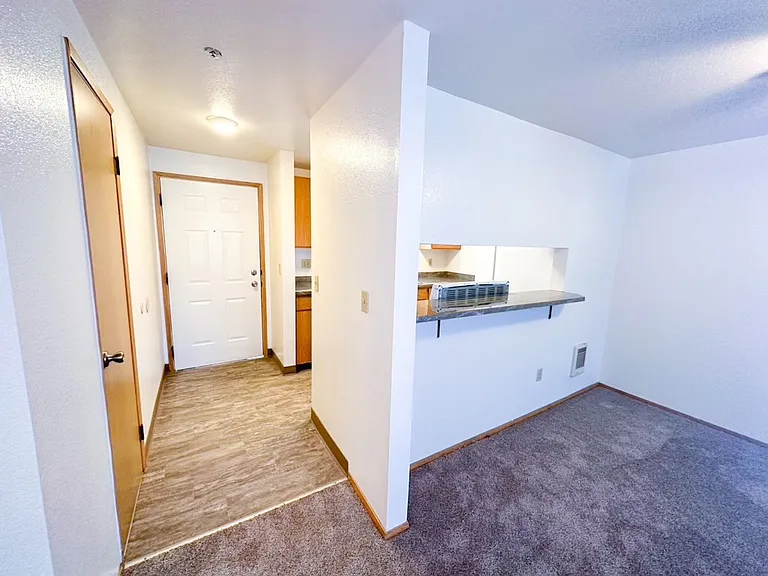 Riverdale Apartments — Photo 33