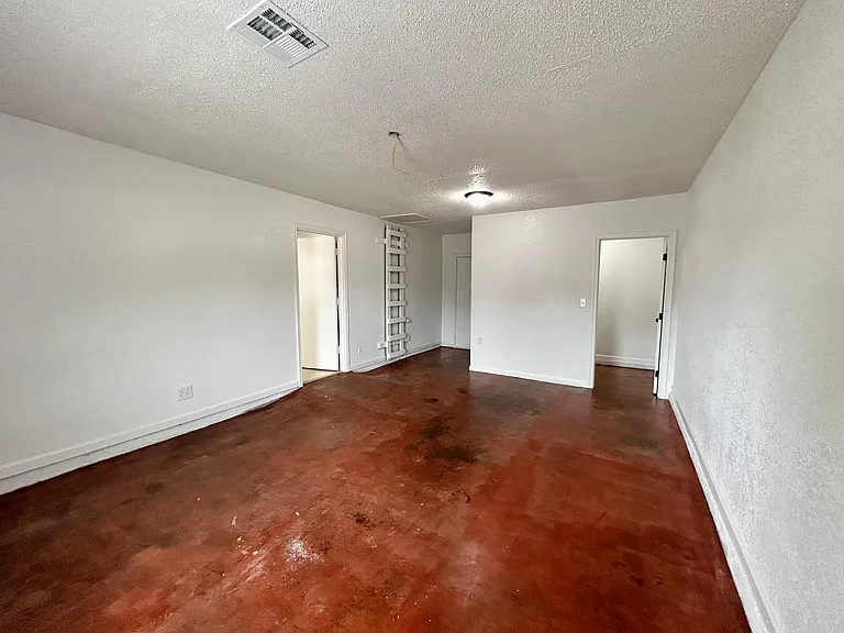 541 NW 114th St — Photo 15