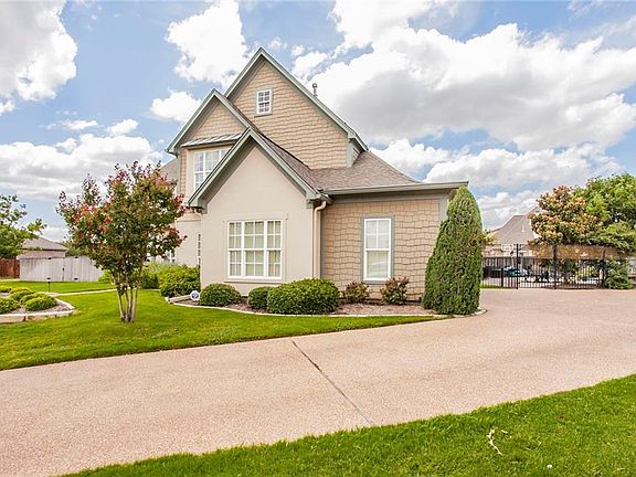 3rd image of 17042 Dominion Dr