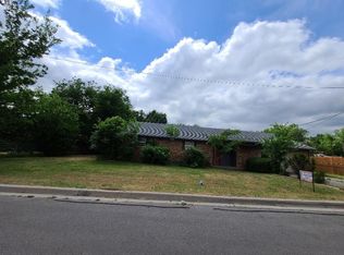 1405 W Bluff St, Granbury, TX 76048