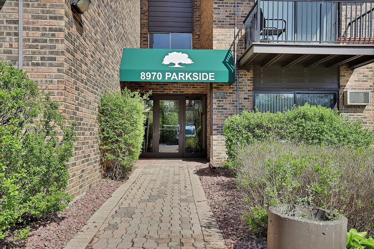 Building Photo - 8970 N Parkside Ave #418
