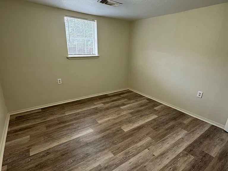 318 Park Ave — Photo 8