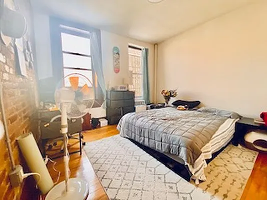 Rented by Bond New York | media 17