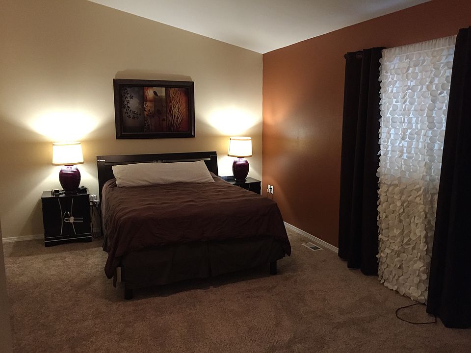 Master bedroom (new carpet!)