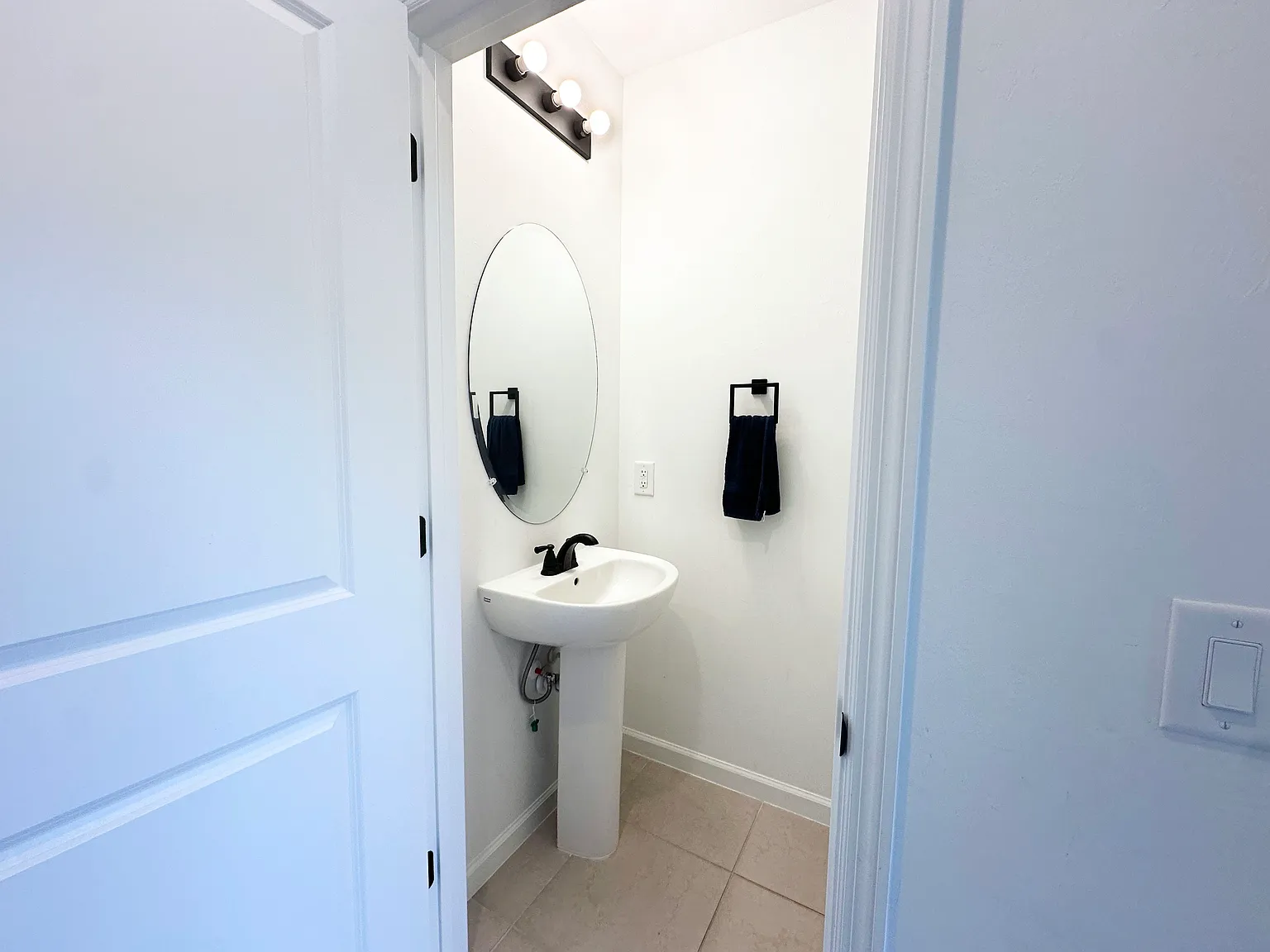 3 bed, 2.5 bath, 1636 sqft, $2,900 — Photo 3