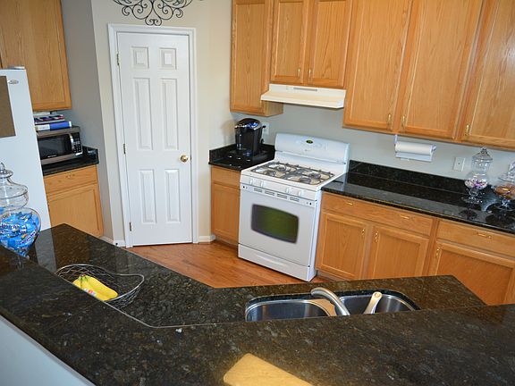 Granite-walk in pantry Kit