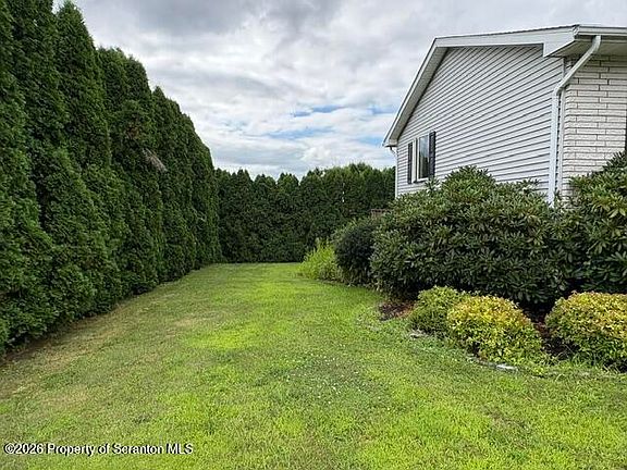 4th image of 212 Swinick Dr