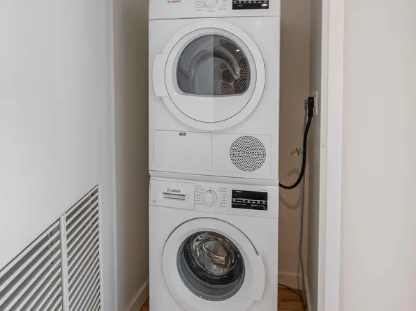 555 Waverly Avenue image 13 of 24