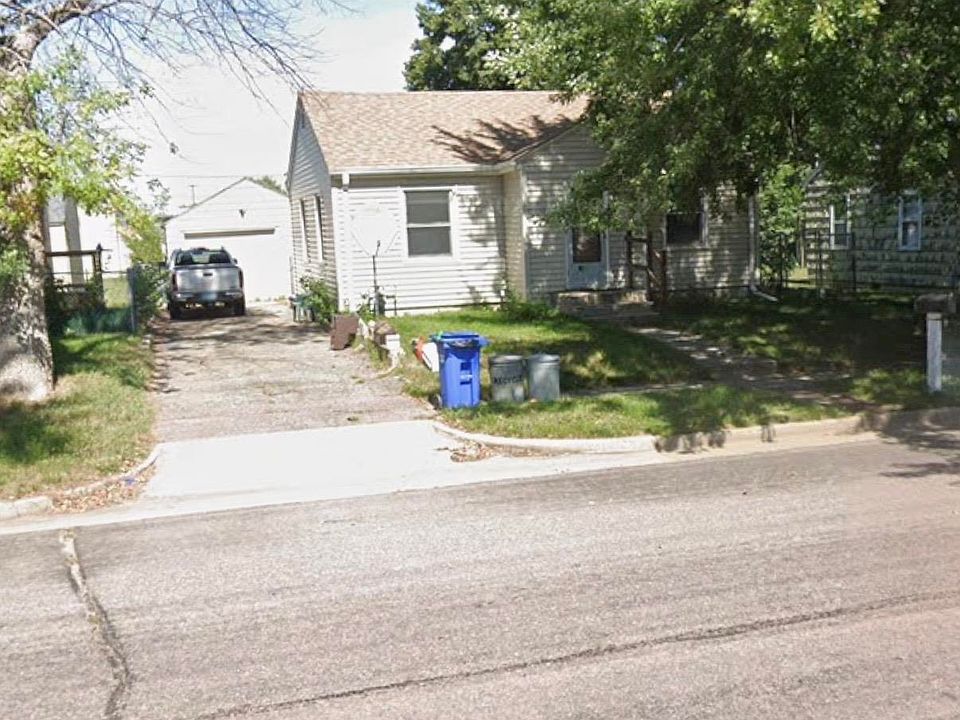 1st image of 616 W 43rd St
