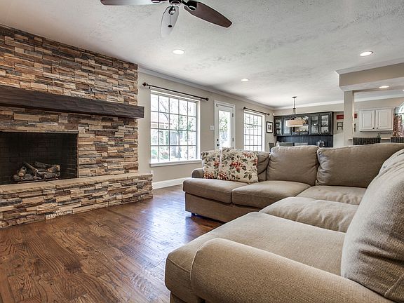5th image of 412 Brook Glen Dr