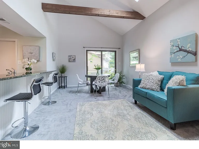 21 Cornwall Dr — Photo 6