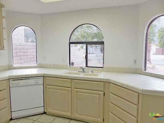 4th image of 53690 Avenida Obregon