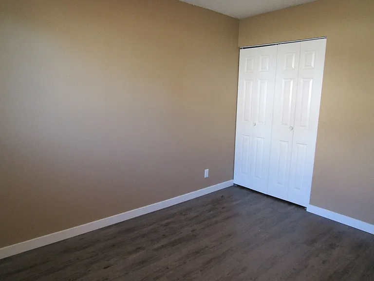 6330 S 58th Ave #1 — Photo 10
