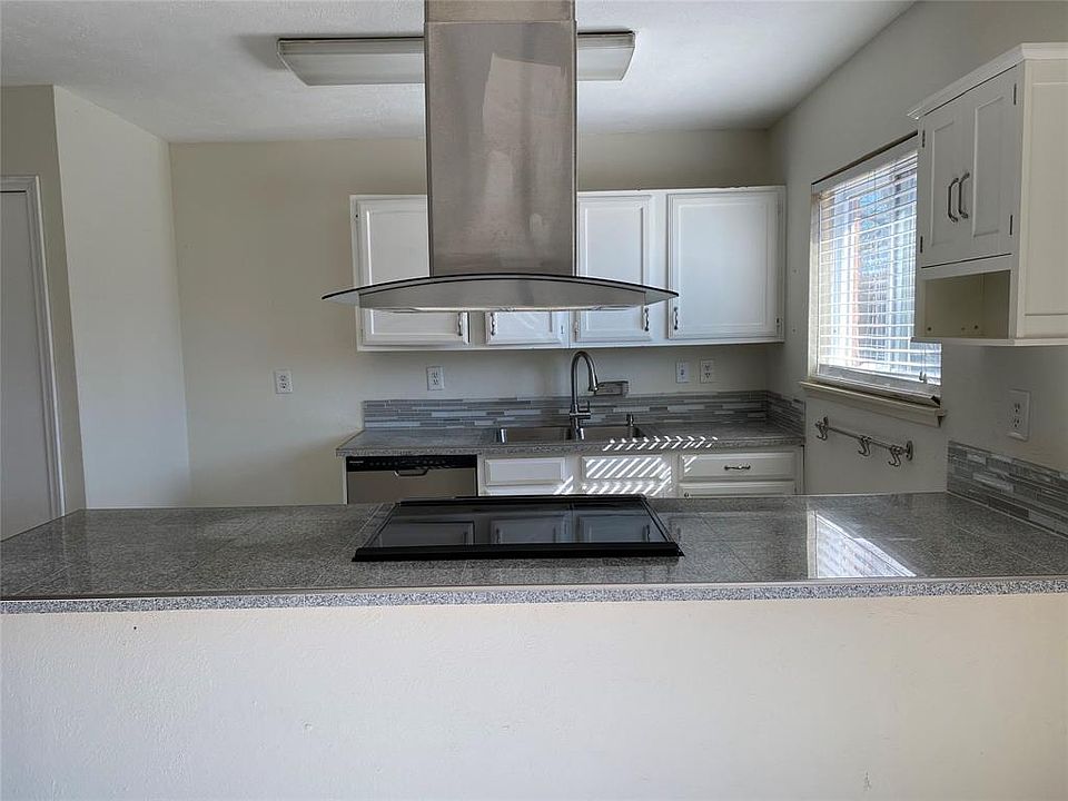 1st image of 622 Sunny Slope Dr