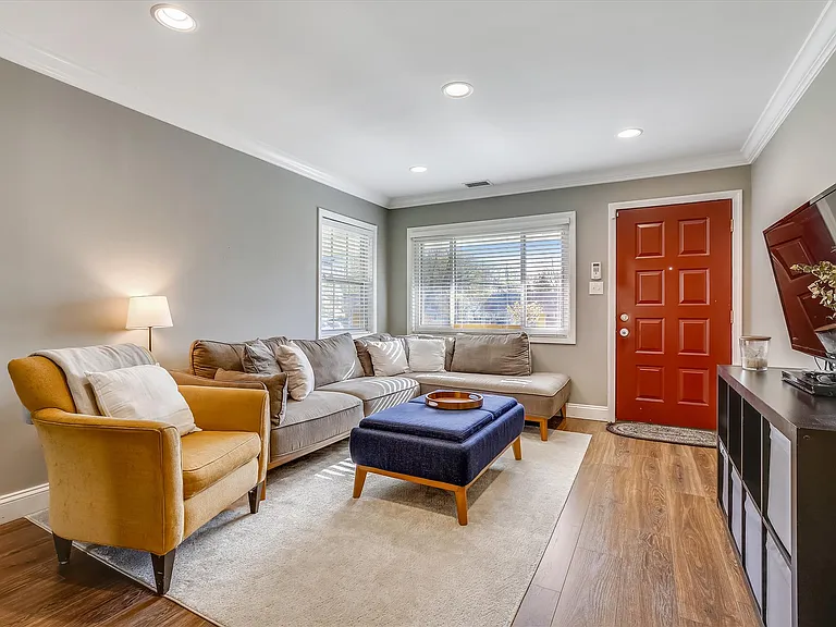 13810 Parkland Dr — Photo 8