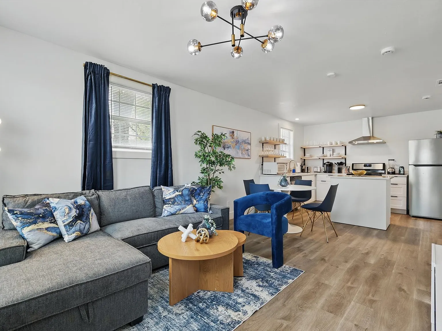 3 bed, 912 sqft, $4,500 — Photo 3