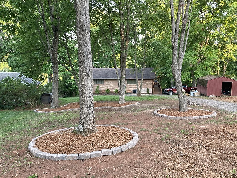 2nd image of 1120 Parkside Dr