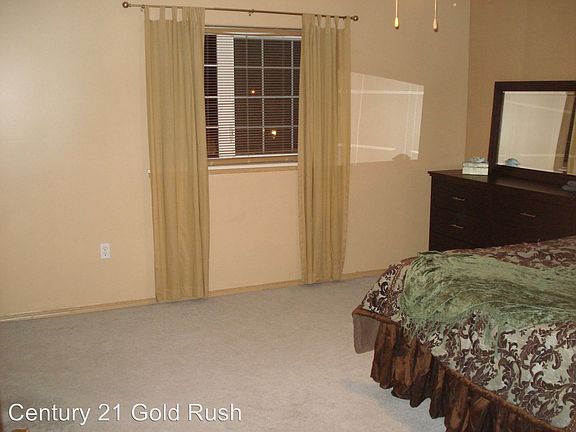 5th image of 1046 Dogwood St
