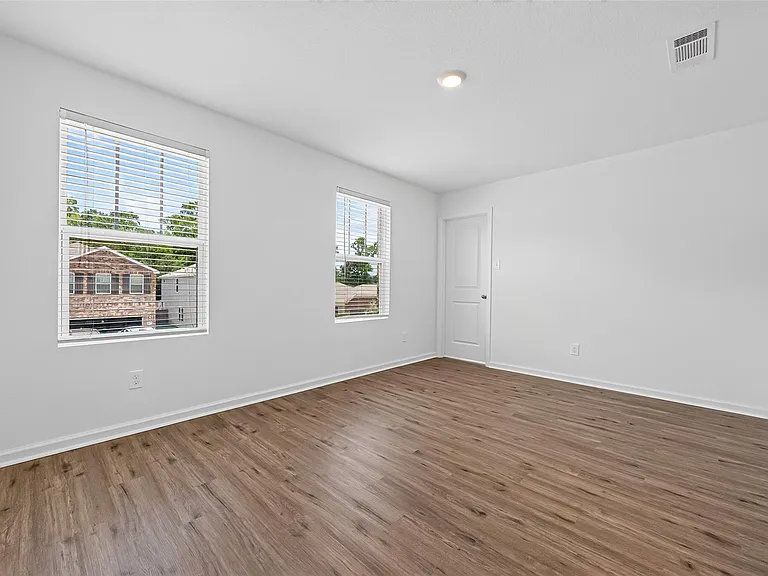 654 Amesbury Rd — Photo 25