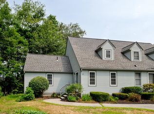 103 Glengarry Dr, Stratham, NH 03885