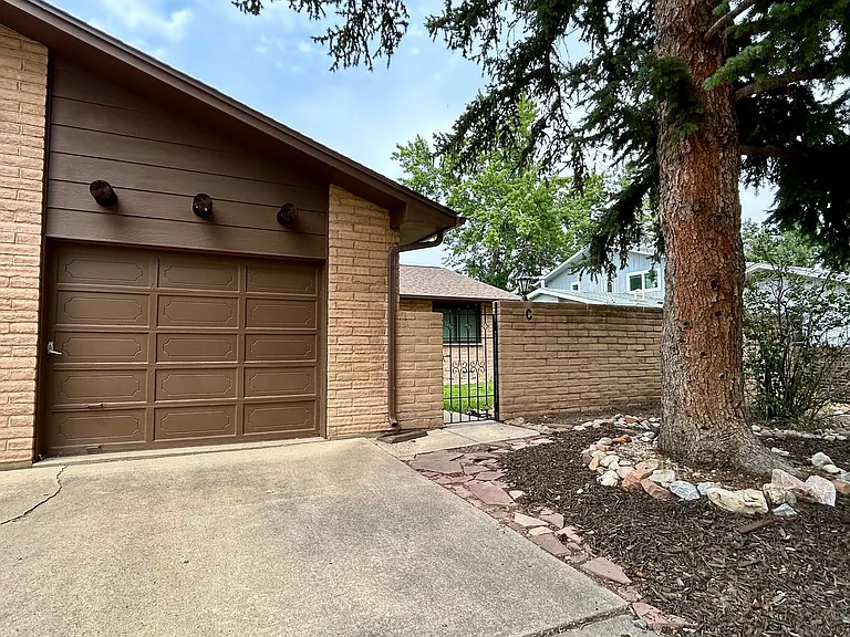 957 Roxwood Ln #C — Photo 26