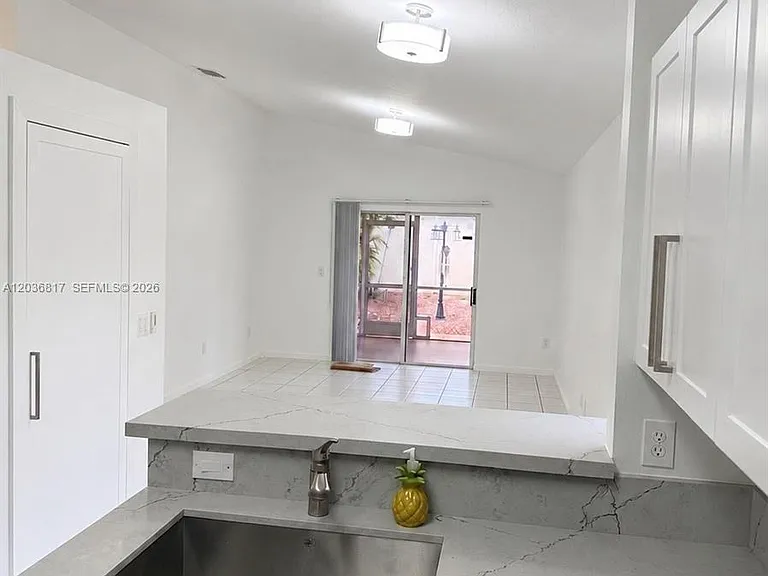 14721 Vista Verdi Rd — Photo 3