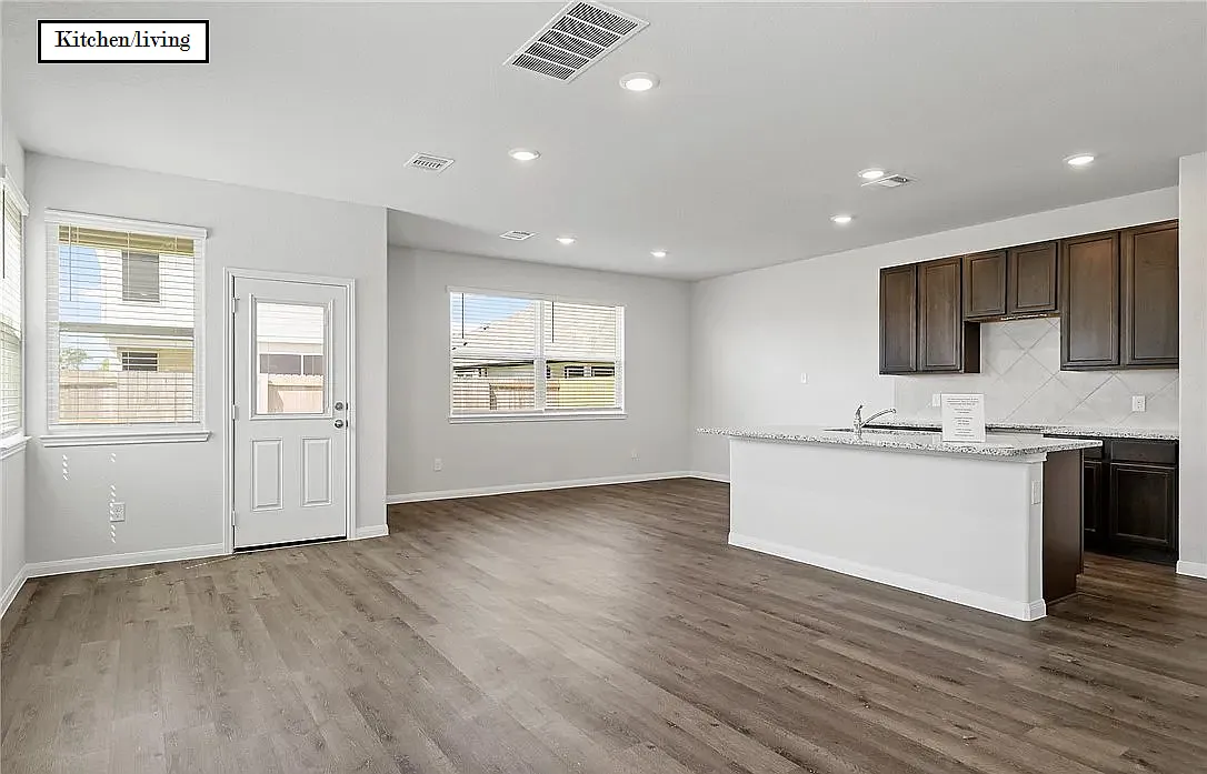 3 bed, 2.5 bath, 1849 sqft, $1,725 — Photo 4