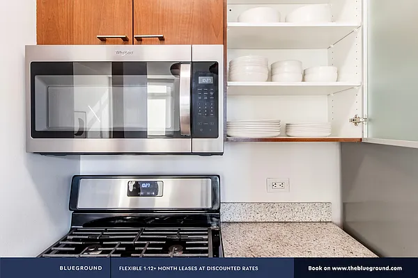 Rented by The Blueground | media 204