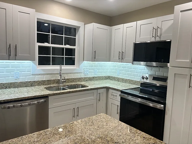 328 Dayton Ave — Photo 2