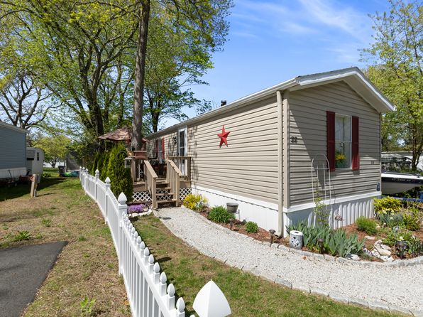 22 White Birch Ln, Danbury, CT 06811