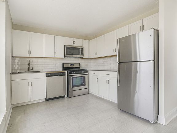 4th image of 540 Main St APT 450